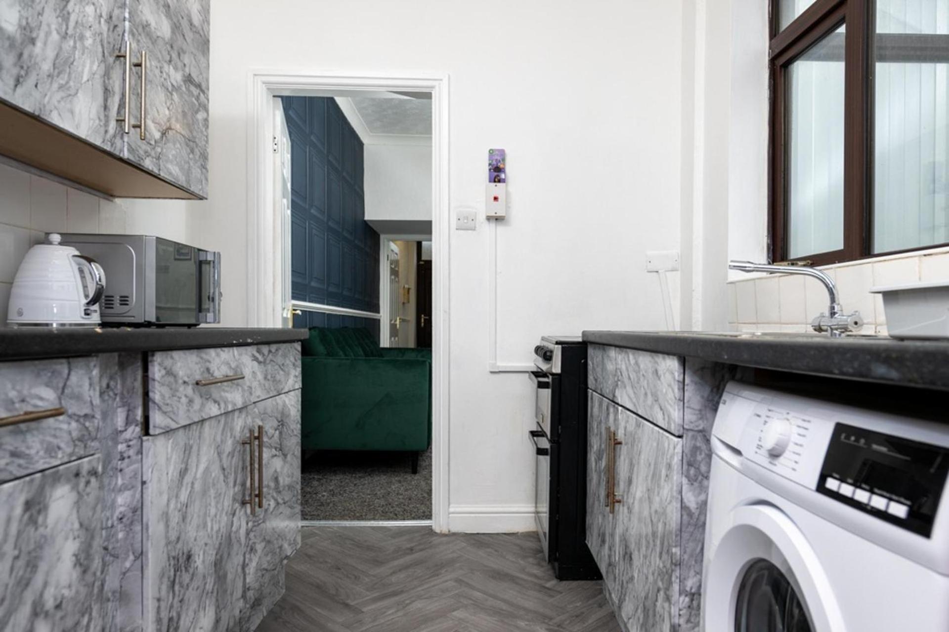 4-Bedroom- Stoke-On-Trent Sleeps 8- Pet Friendly Buitenkant foto